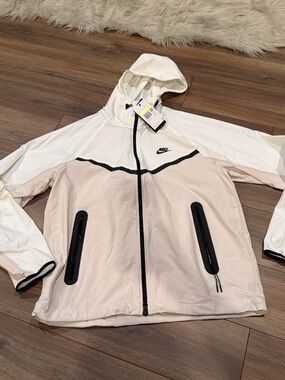 Nike Men's Tech Woven Light Loose Fit Jacket